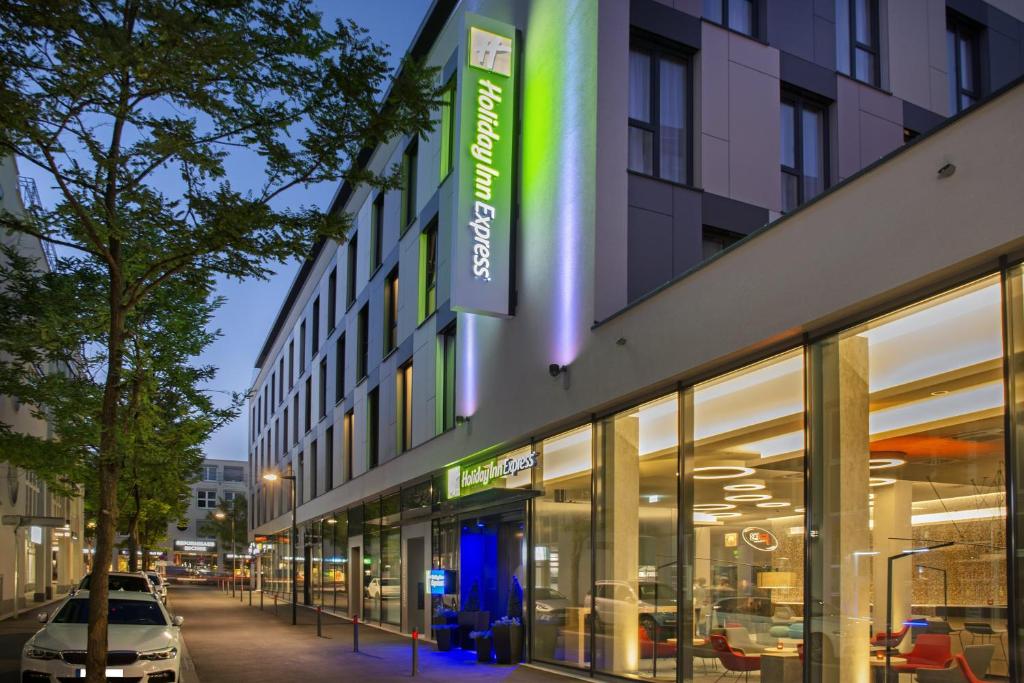 Hôtel Holiday Inn Express Stuttgart-Waiblingen, an IHG Hotel Albert-Roller Strasse 6 71332 Waiblingen