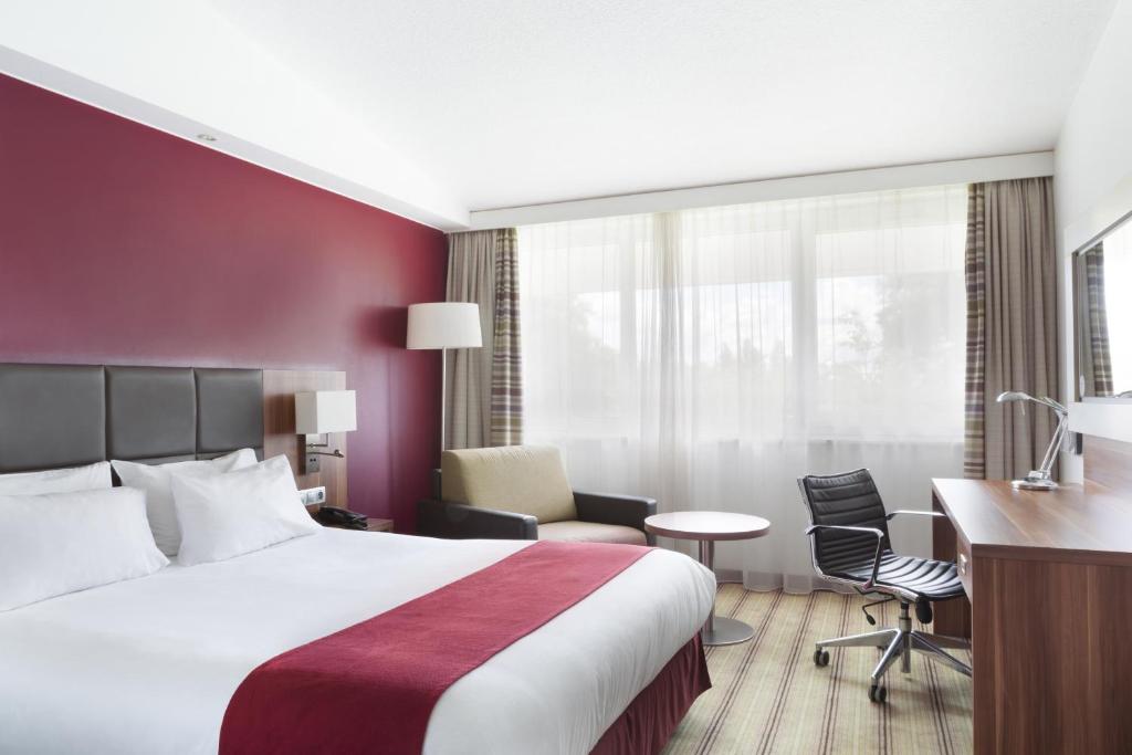 Holiday Inn Lille Ouest Englos, an IHG Hotel Impasse Bertha, 59320 Englos