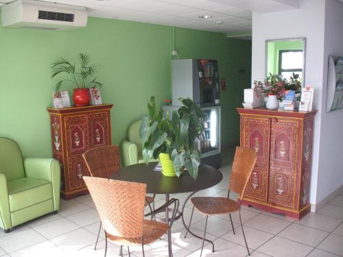 HOME DU BUISSON Hôtel des Familles