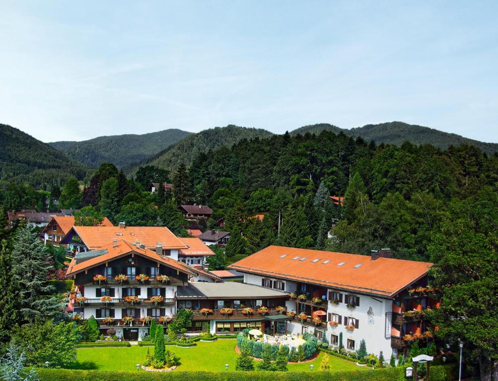 Hotel Alpenhof Anton-von-Rieppel-Straße 26-28, 83707 Bad Wiessee