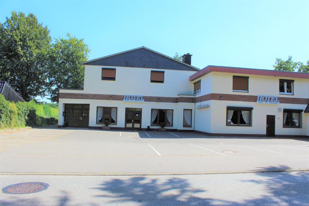 Hotel Alsterquelle Norderstedter Straße 80, 24558 Henstedt-Ulzburg