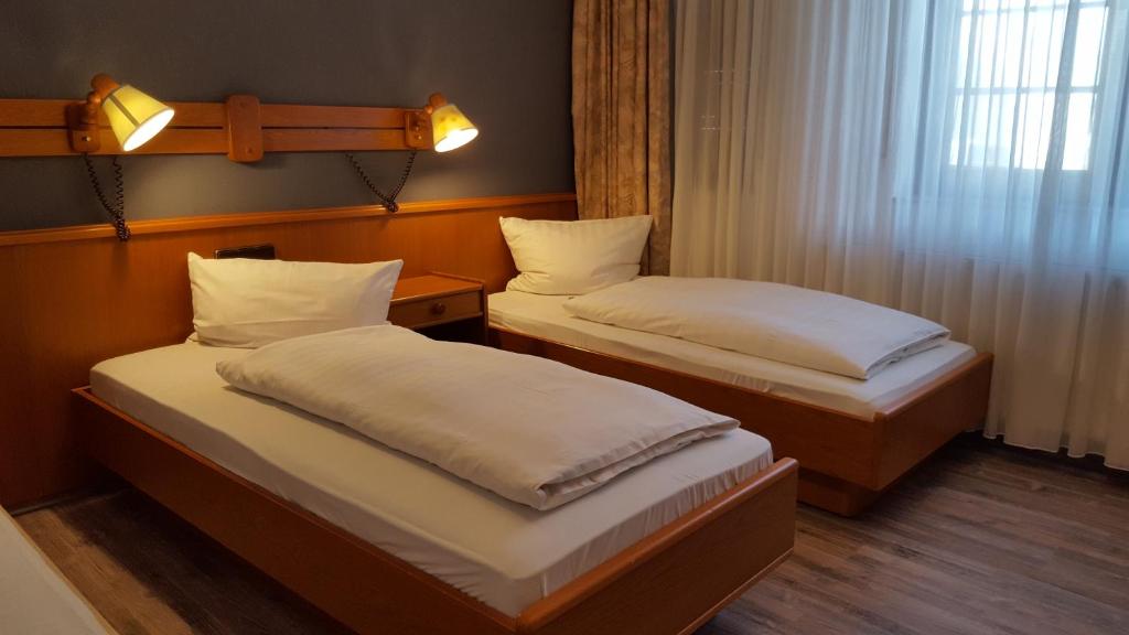 Hotel Alt Steinbach Bahnstrasse 8, 61449 Steinbach im Taunus
