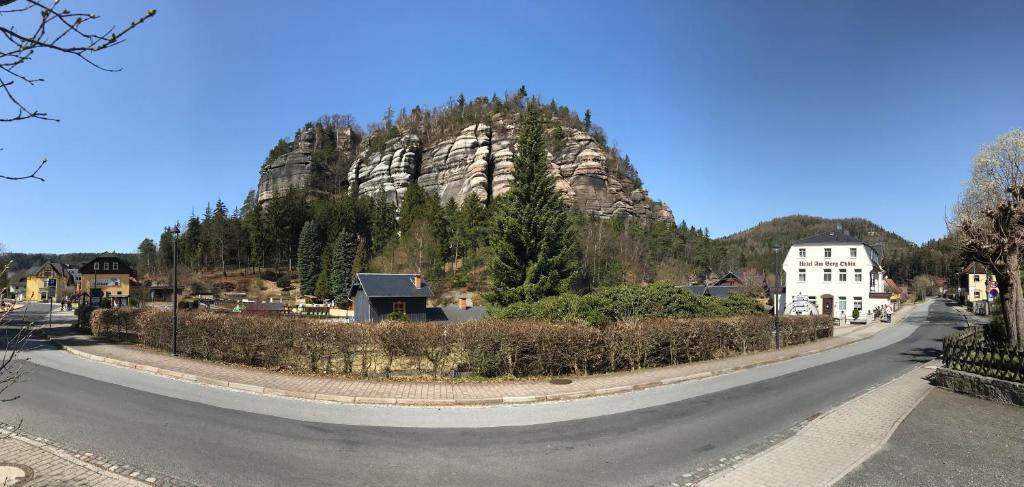 Hotel am Berg Oybin garni Friedrich-Engels-Straße 34, 02797  Kurort Oybin