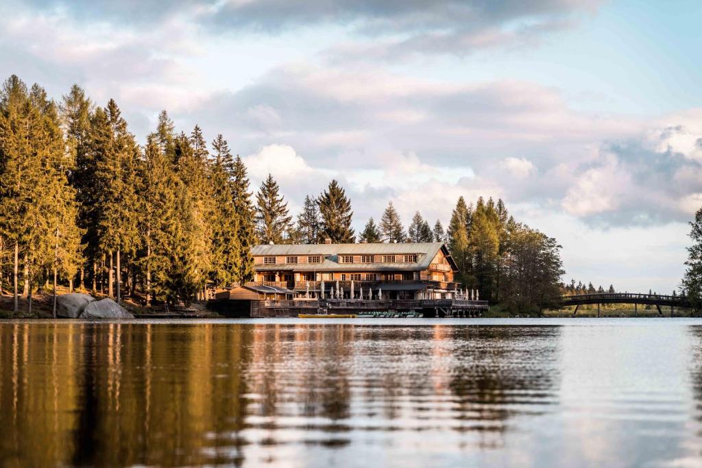 Hôtel Hotel Am Fichtelsee Am Fichtelsee 1 95686 Fichtelberg