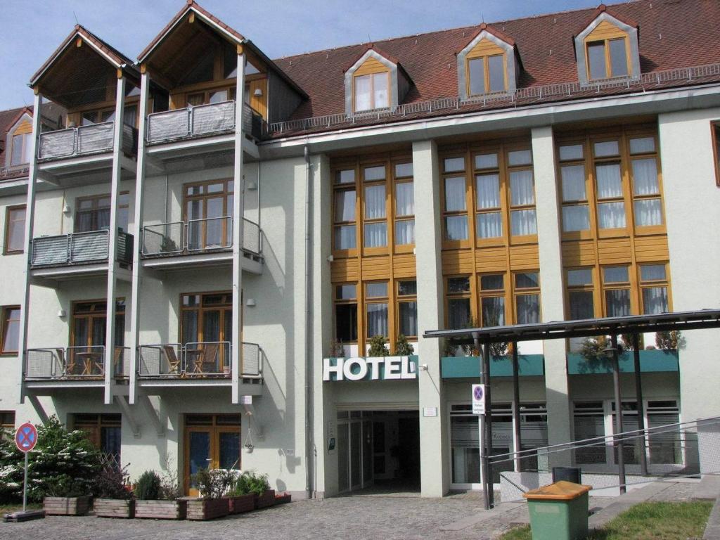 Hotel am Hof Hierlhof 2, 84416 Taufkirchen