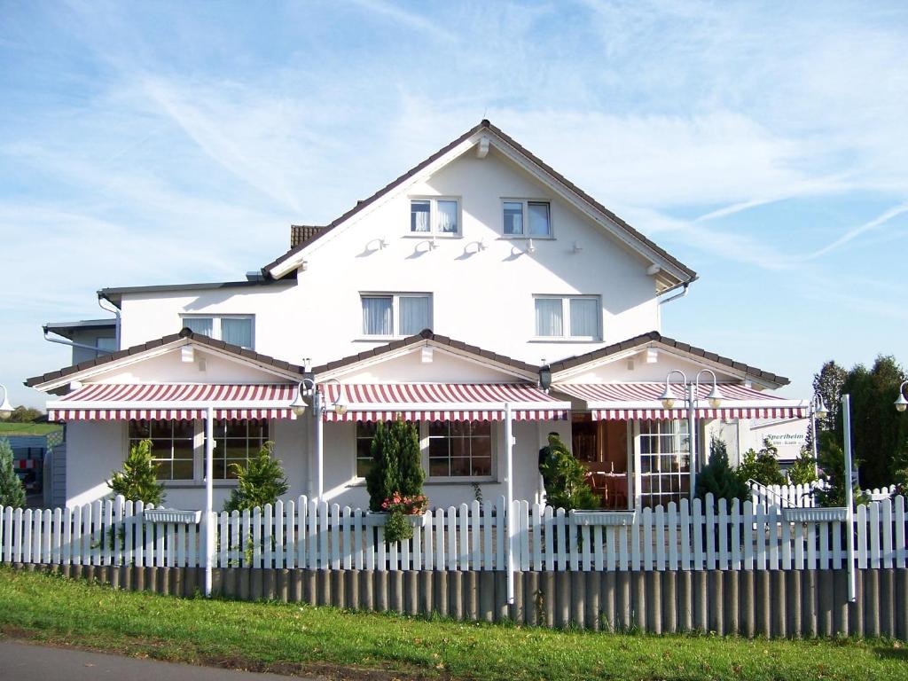 Hotel am Kirschberg 29 Riegelweg, 35418 Alten Buseck