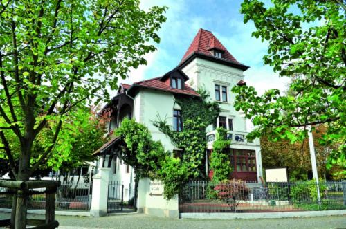 Hôtel Hotel am Kurpark Magdeburger Straße 1 39218 Schönebeck