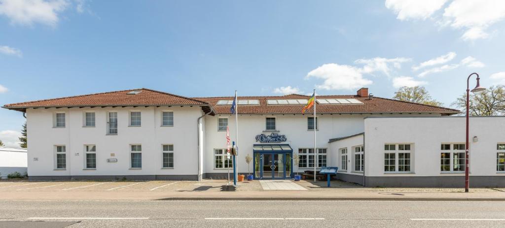Hotel am Wariner See Wismarsche Str. 58, 19417 Warin