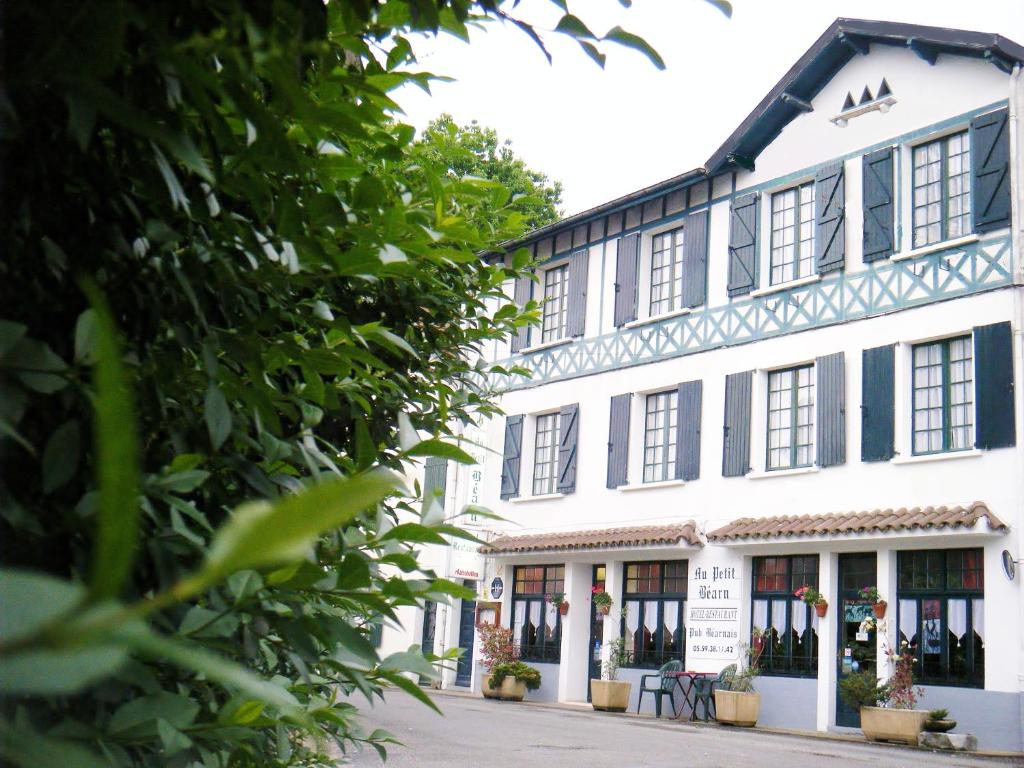 Hôtel Hotel Au Petit Béarn 8 Rue Bellecave 64270 Salies-de-Béarn