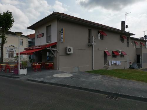 Hôtel Bar des Arènes
