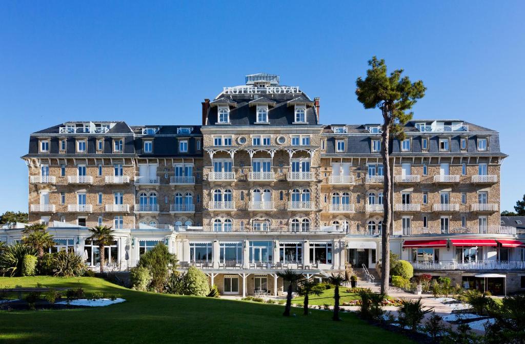 Hôtel Barrière Le Royal La Baule 6, avenue Pierre Loti, 44503 La Baule