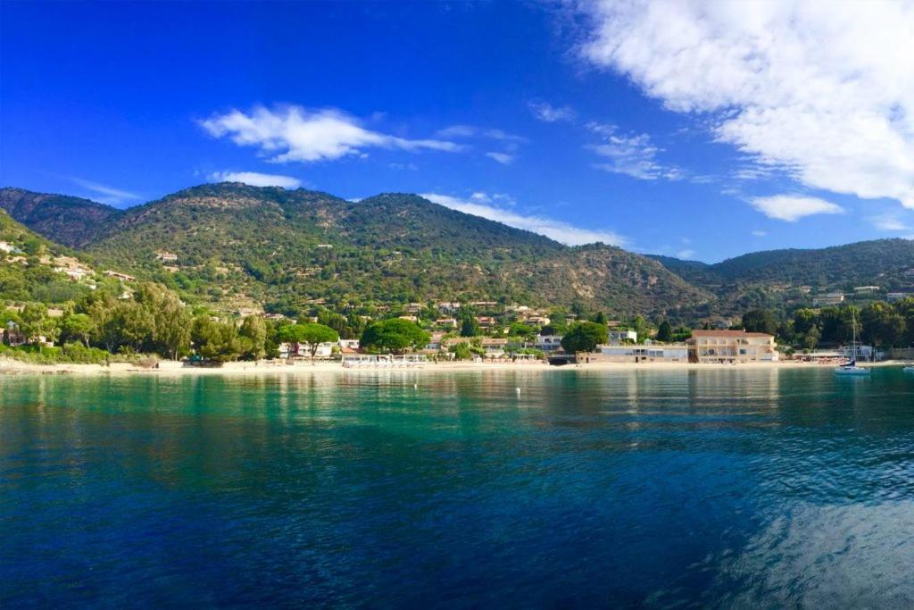 Hôtel Beau Soleil Avenue Des 3 Dauphins Aiguebelle Plage, 83980 Le Lavandou