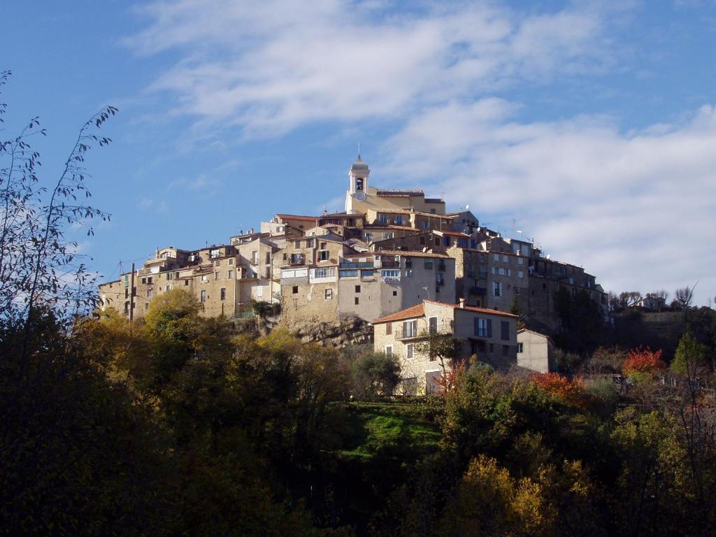 Hôtel Hôtel Beauséjour Logis de France place bellevue 06390 Berre-les Alpes