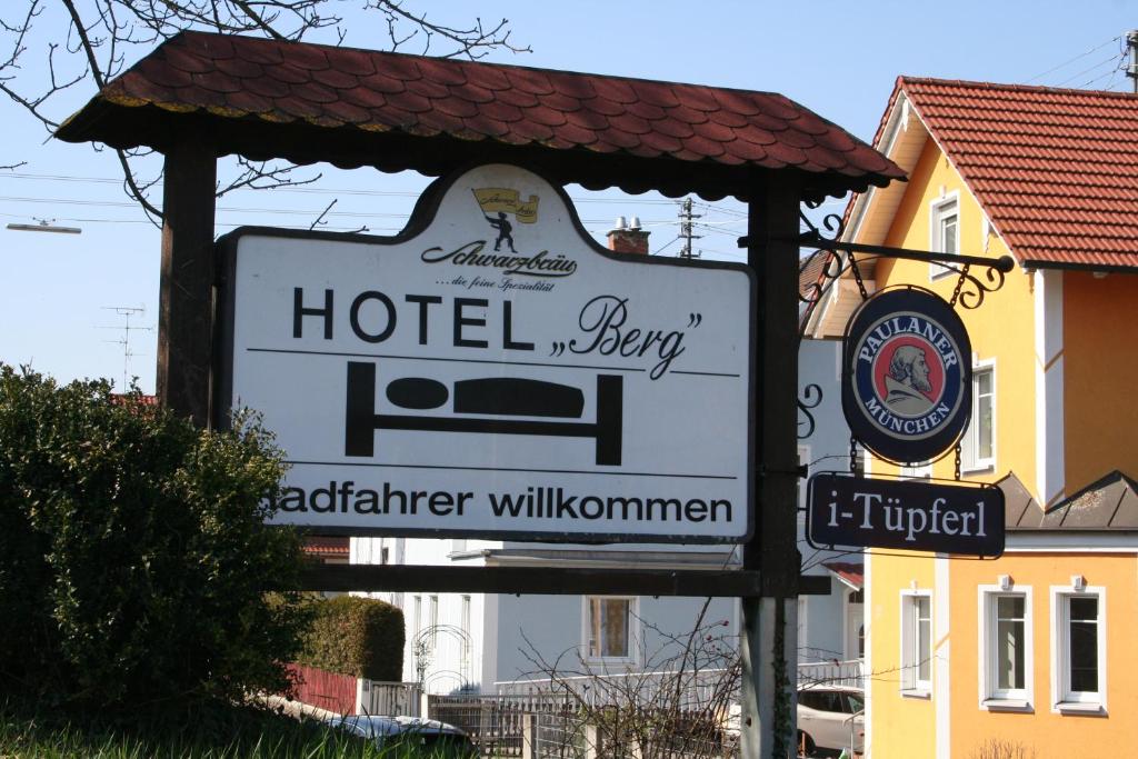 Hotel Berg Dillingerstr.17, 89420 Höchstädt an der Donau