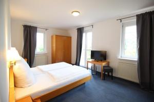 Hôtel Hotel Berghof Schloßstr. 36 76857 Albersweiler Rhénanie-Palatinat