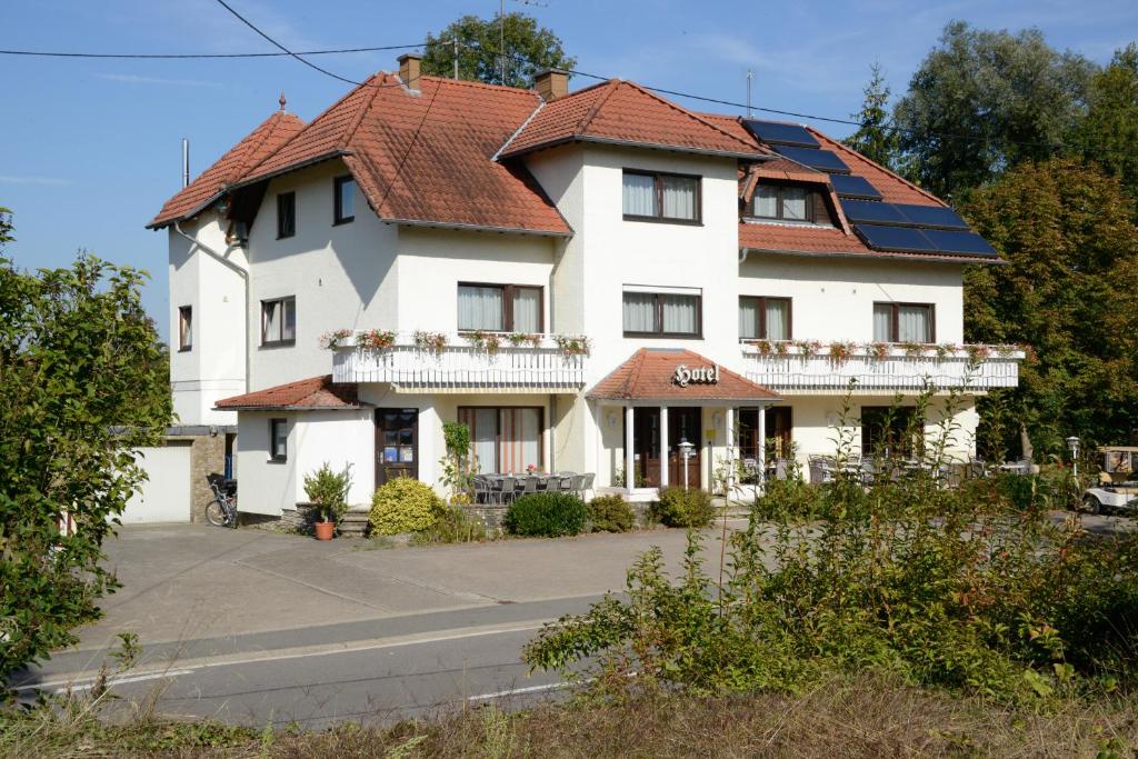 Hôtel Hotel Bliesbrück Rubenheimerstraße 66453 Herbitzheim
