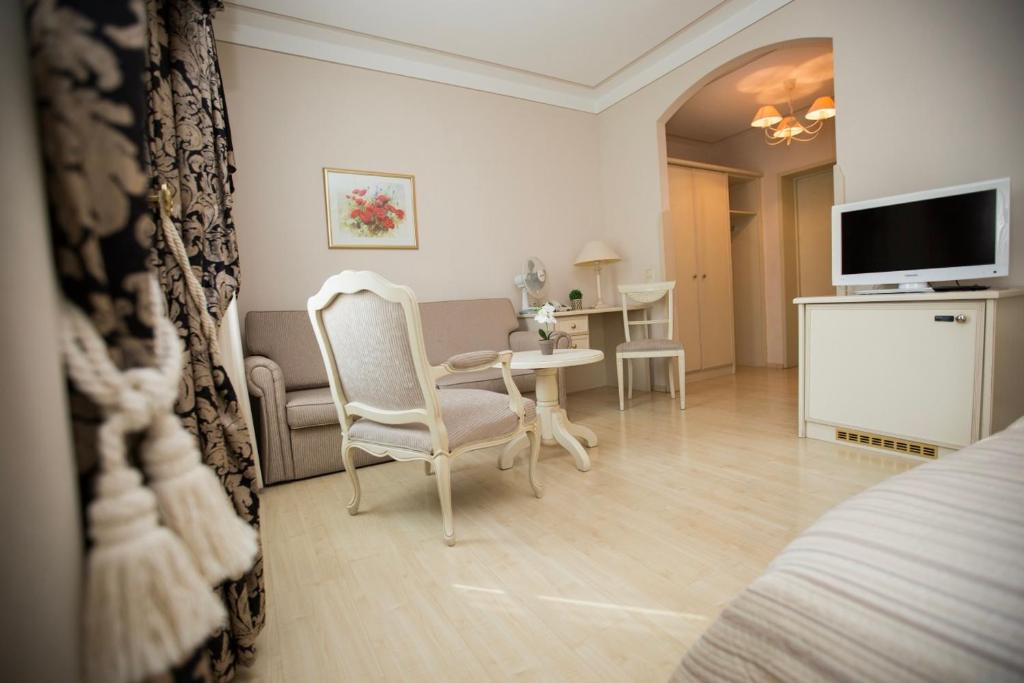 Hôtel Hotel Burghof Bahnhofstrasse 53 95028 Hof