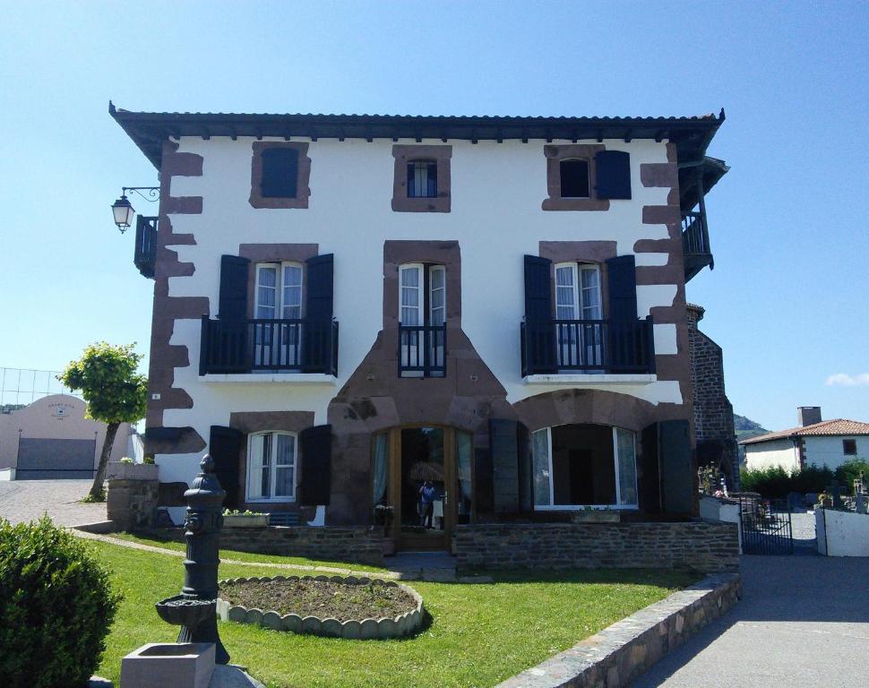 Hôtel Camou Route de Lasse, 64220 Uhart-Cize