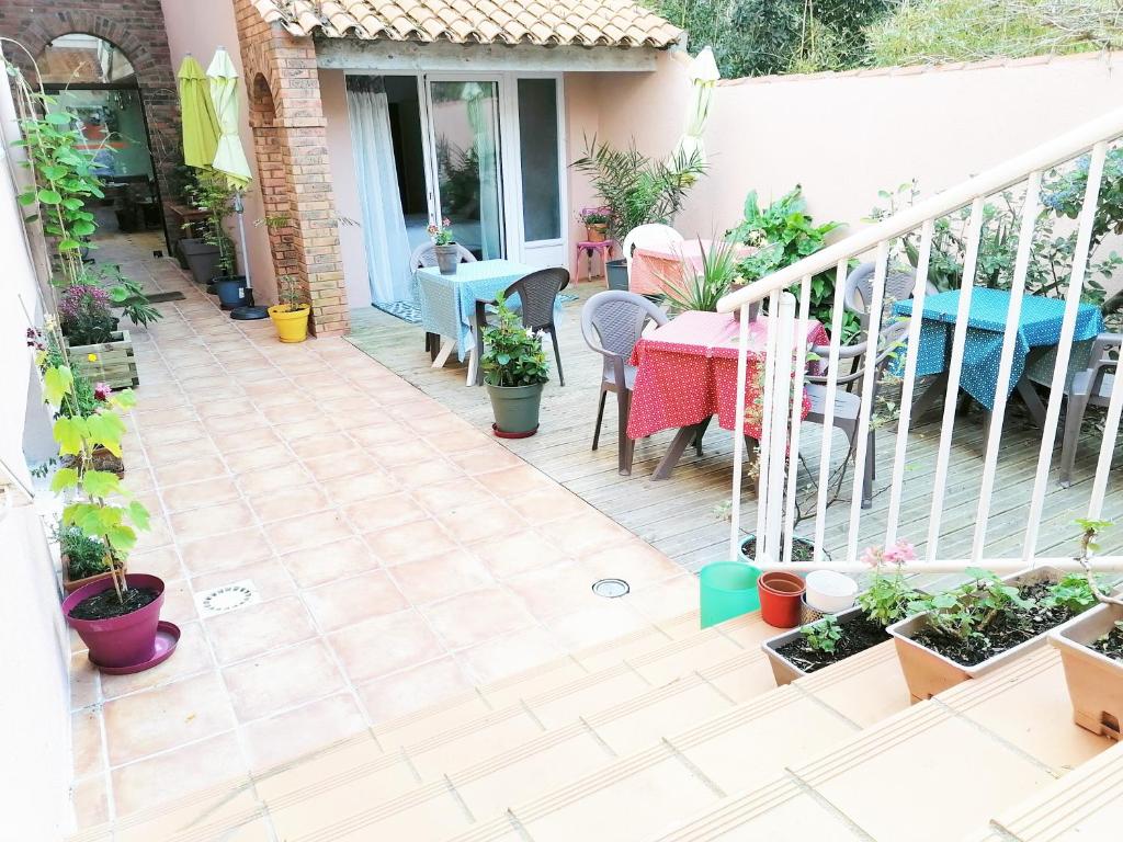 Hotel & Cantine De La Plage 36 rue des Remparts, 85100 Les Sables dʼOlonne