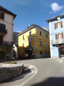 Hôtel Hotel Central 9 Rue Auguste Domenget 73250 Saint-Pierre-dʼAlbigny Rhône-Alpes