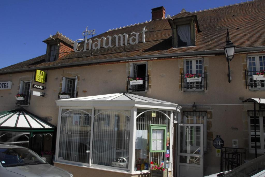 Hotel Chez Chaumat Place Peron, 03350 Cérilly