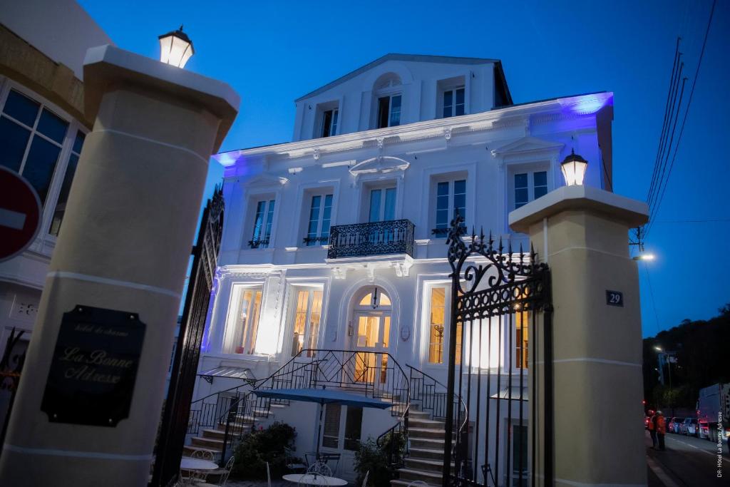 Hotel de Charme La Bonne Adresse 29 Rue Du Général De Gaulle, Sainte-Adresse, 76310 Le Havre