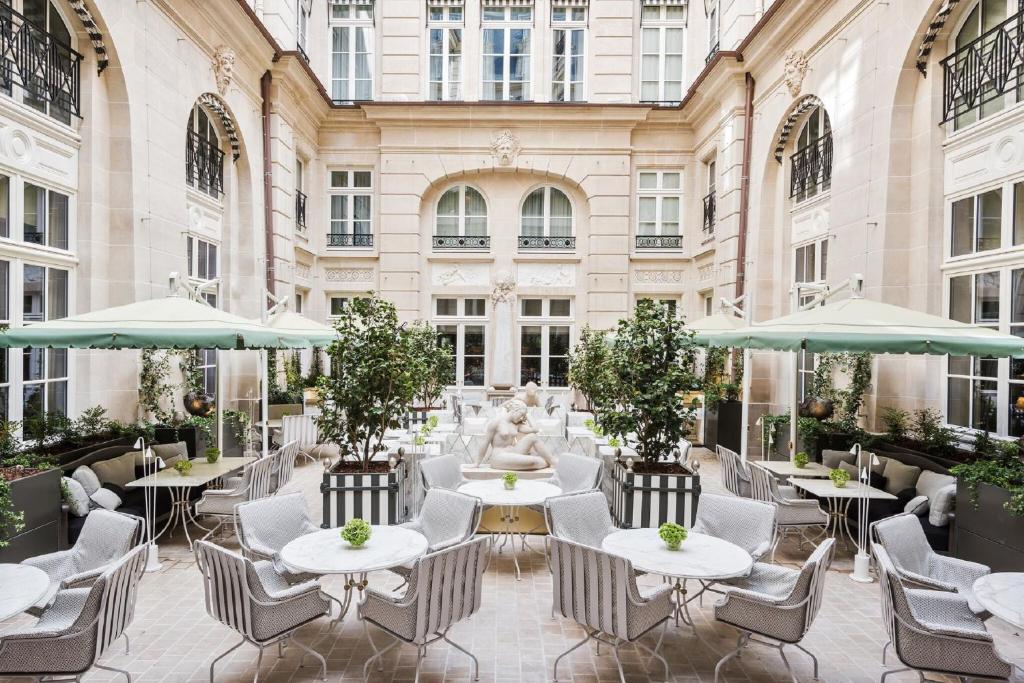 Hotel de Crillon 10 Place de la Concorde, 75008 Paris