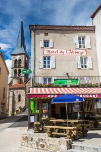 Hôtel Hotel De L'Abbaye 15 Place du 8 mai 63490 Sauxillanges Auvergne