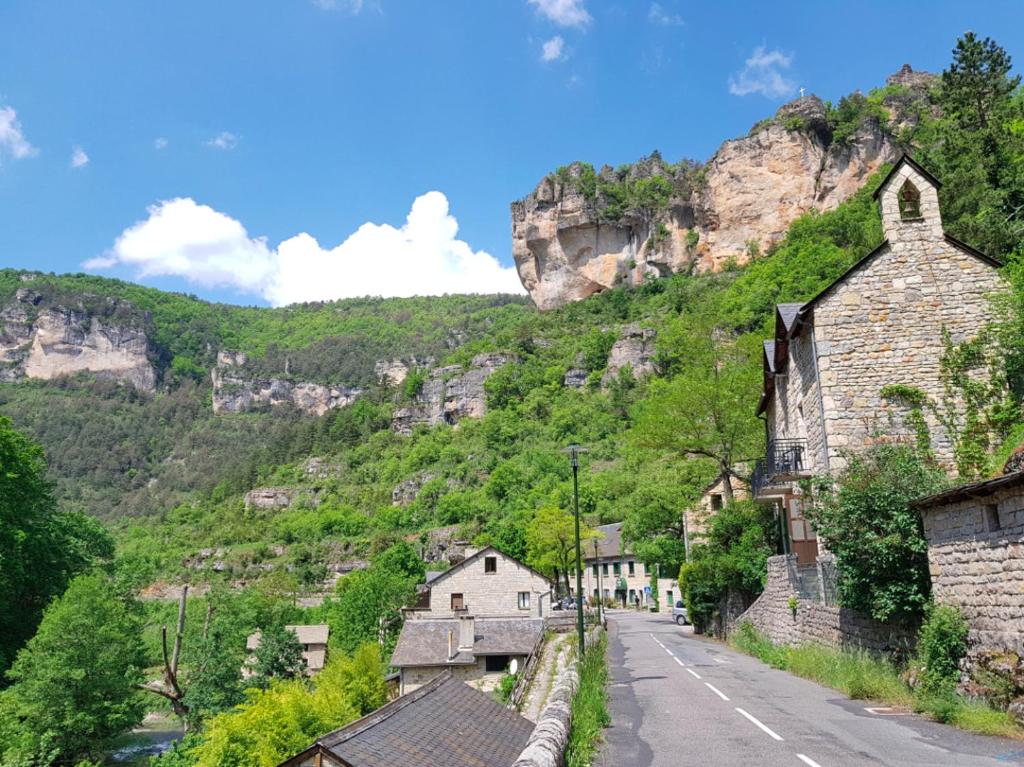 Hotel de la Jonte Les Douzes, 48150 Meyrueis