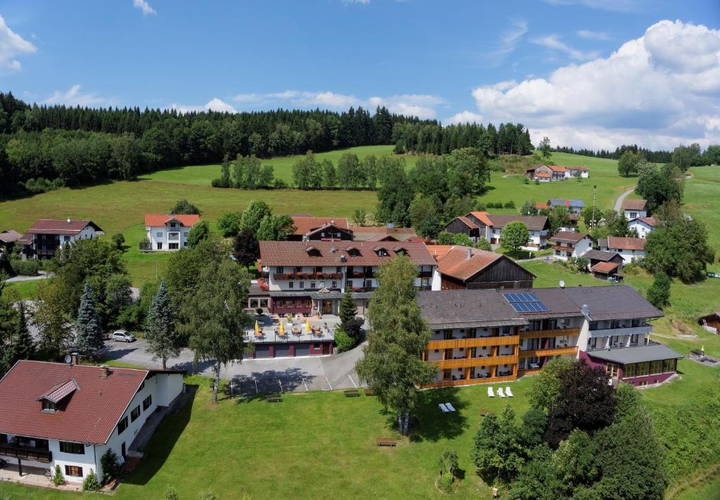 Hotel der Bäume Asbach 10, 94256 Drachselsried