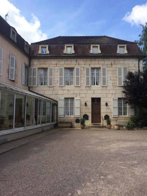 Hôtel Hôtel des Cymaises 7 rue du Renaudot 21140 Semur-en-Auxois