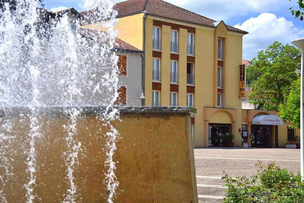 Hôtel Hotel des Lauriers Roses Place des Bains 52400 Bourbonne-les-Bains