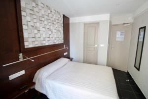 Hôtel Hotel des Pyrénées 399 bis, rue des Pyrénées 75020 Paris Île-de-France