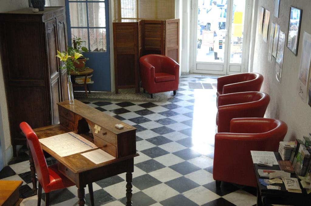 Hôtel Hôtel Du Cours 100 Place Jean Jaurès 84120 Pertuis