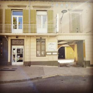 Hôtel Hôtel Du Cours 100 Place Jean Jaurès 84120 Pertuis Provence-Alpes-Côte d\'Azur