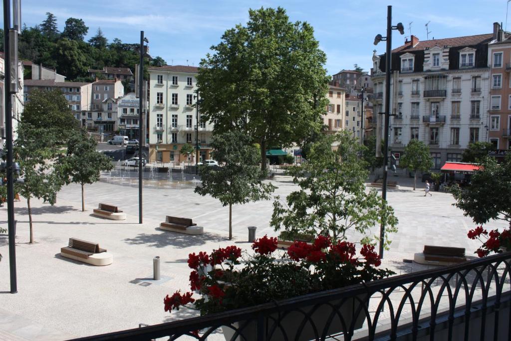 Hôtel Hôtel du Midi 17 place des Cordeliers 07100 Annonay