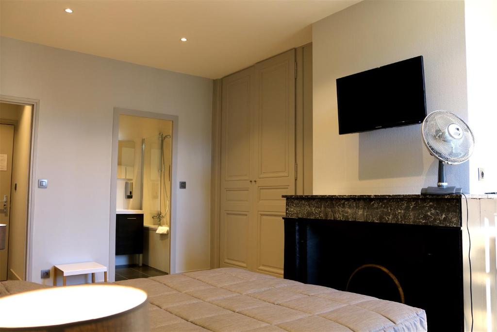 Hôtel Hotel du Théatre 10 rue de Savoie 69002 Lyon