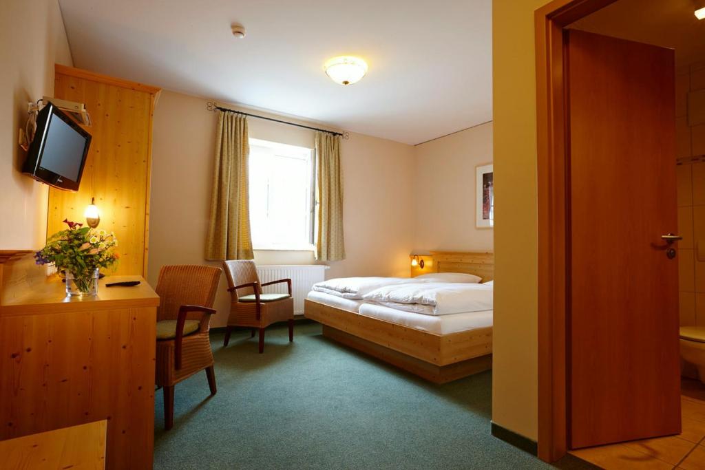 Hôtel Hotel Eberl Hauptstrasse 8 82285 Hattenhofen