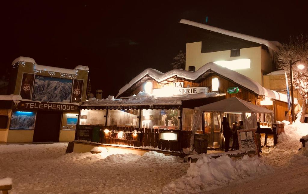 Hotel Edelweiss Place d'Auron, 06660 Auron