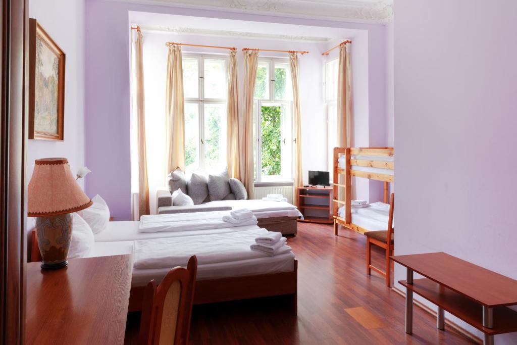 Hotel Eden am Zoo Uhlandstr. 184, 10623 Berlin