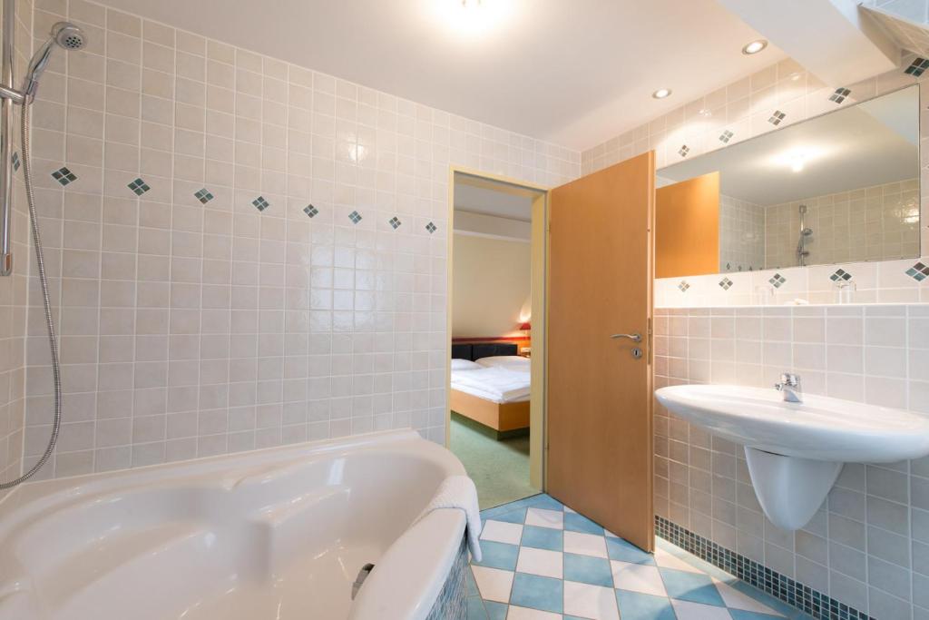 Hotel Eisbach Schulstraße 2, 56235 Ransbach-Baumbach
