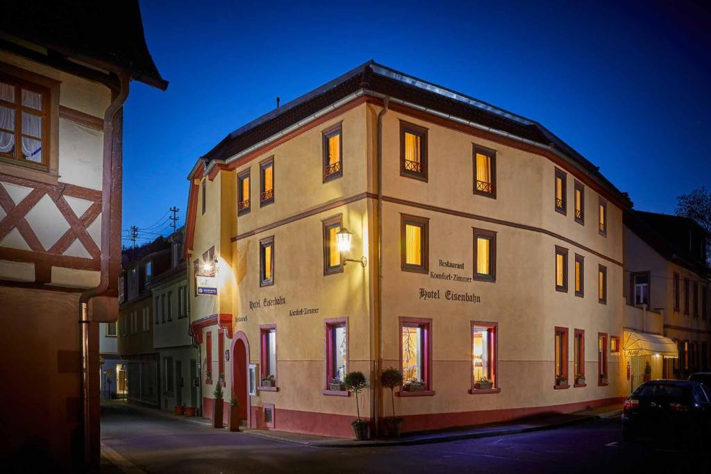 Hôtel Hotel Eisenbahn 19 Neue Bahnhofstraße 97753 Karlstadt