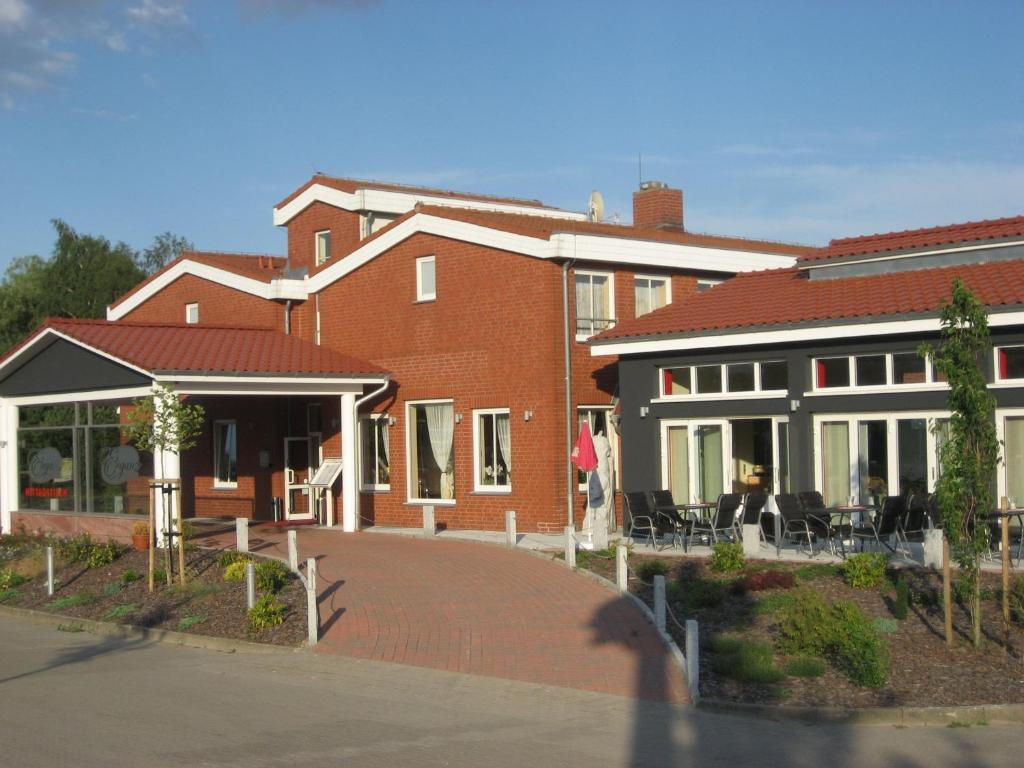 Hotel Eleganz Demminer Str. 17, 17121 Rustow
