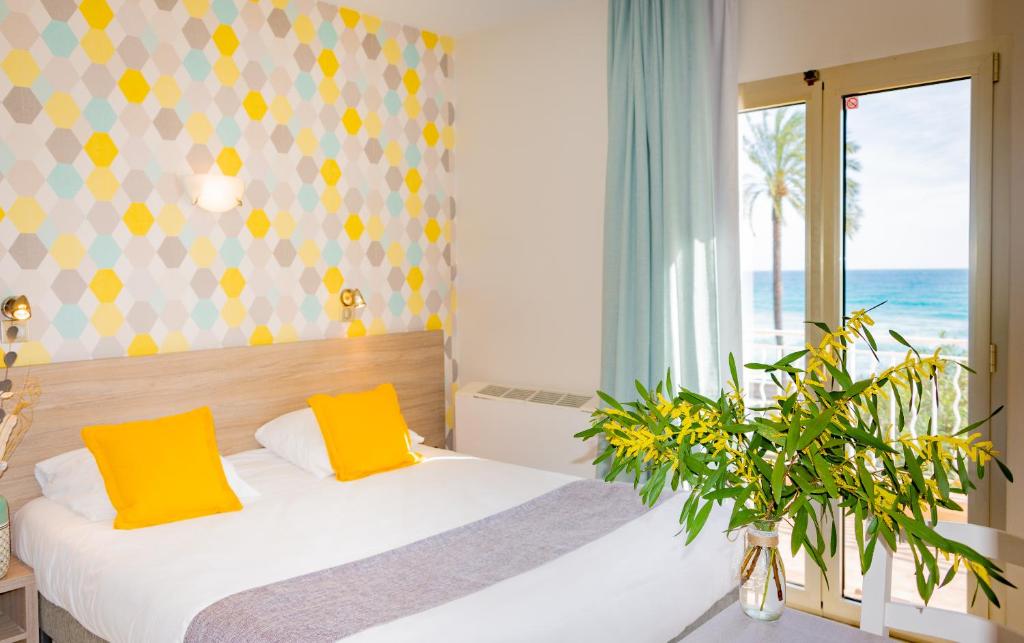 Hotel et Appartements Reine D'Azur Promenade Du Cap, 06190 Roquebrune-Cap-Martin