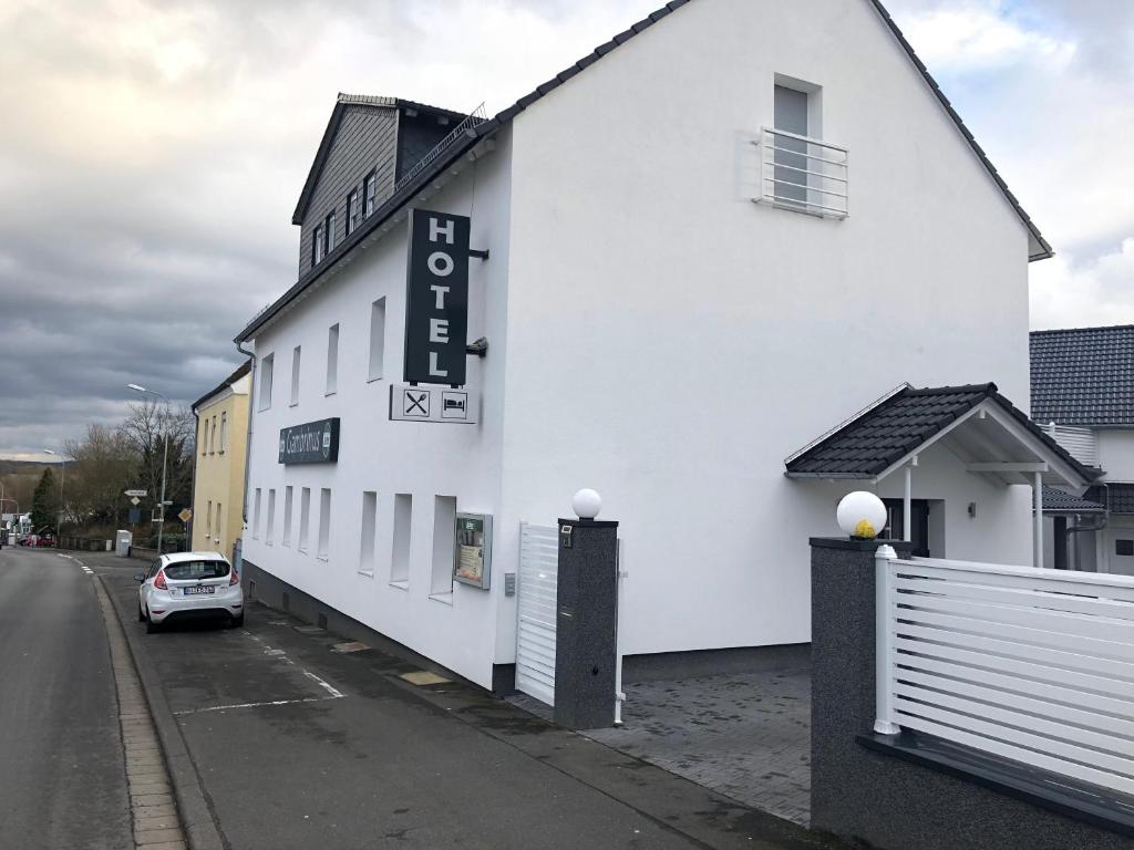 Hotel Gambrinus Dutenhofen Gießener Strasse 22, 35582 Wetzlar