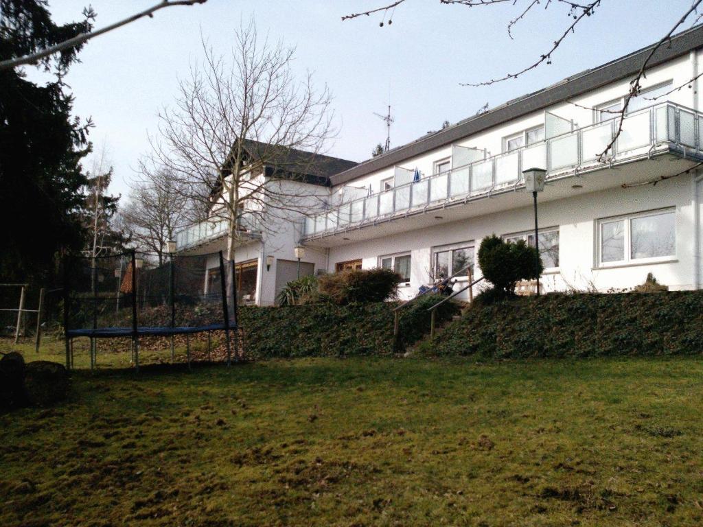 Hôtel Hotel Garni am Bowenberg Auf Brohl 7 56651 Niederzissen