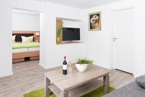 Hôtel Hotel Garni BURG WALDENSTEIN Waldenstein 8 73635 Rudersberg Bade-Wurtemberg