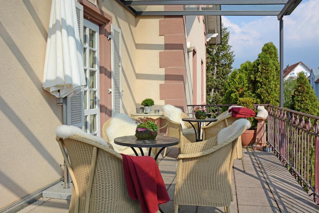 Hotel garni Kaiserstuhl Bahnhofstr. 2-4, 79241 Ihringen