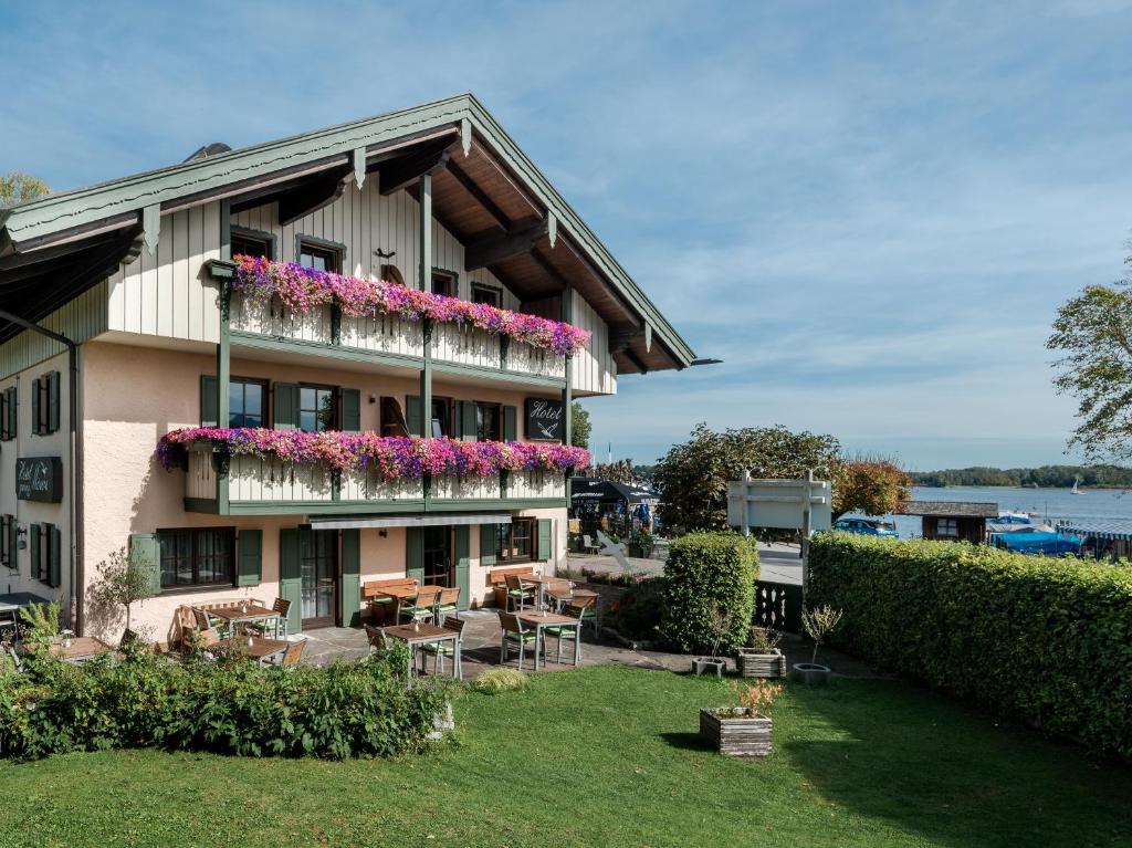 Hotel Garni Möwe am See Seestraße 111, 83209  Prien am Chiemsee