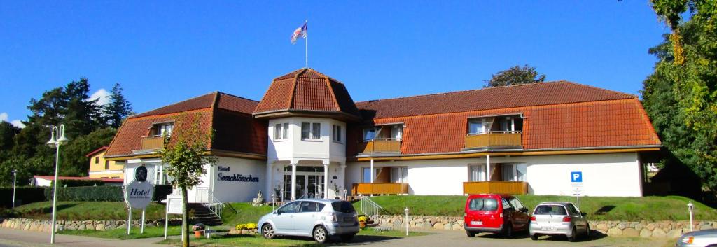 Hôtel Hotel Garni Seeschlösschen Strandstr. 15 17459 Kolpinsee